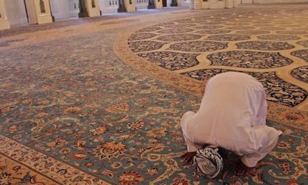 Tata Cara Sujud Sahwi, Lengkap dengan Doa dan Waktu Melakukannya