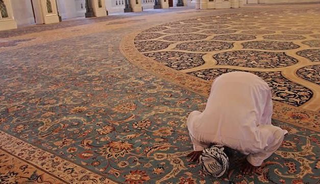 Tata Cara Sujud Sahwi, Lengkap dengan Doa dan Waktu Melakukannya
