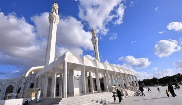 Doa Ketika Hendak Keluar Masjid di Hari Jumat